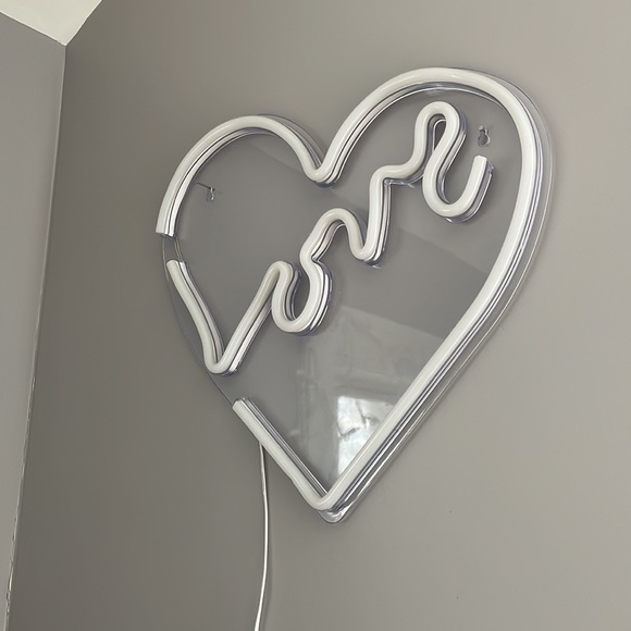 Light up love sign - Picture 2 of 2